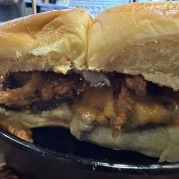 Palette 22 - P22 CHEESEBURGER SLIDERS - Bars Near Me - Arlington, Virginia
