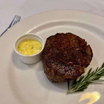 Gene & Georgetti - Filet Mignon 12oz. with béarnaise sauce - Italian Near Me - Chicago, Illinois Gene & Georgetti - Filet Mignon 12oz. with béarnaise sauce - Italian Near Me - Chicago, Illinois