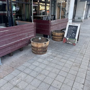 King Rustic - Patio - Comfort Food Near Me - Toronto, Ontario