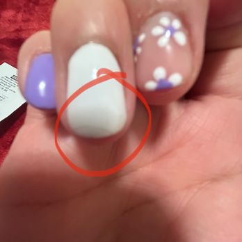 Stella Nail Lounge - Crack in shellac 2 days later - Nail Salons Near Me - Seattle, Washington