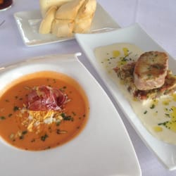 El Nautico - Salmorejo y atún con salsa espectacular