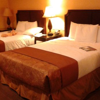 Ayres Hotel - Two queen room - Hotels Near Me - Redlands, California Ayres Hotel - Two queen room - Hotels Near Me - Redlands, California