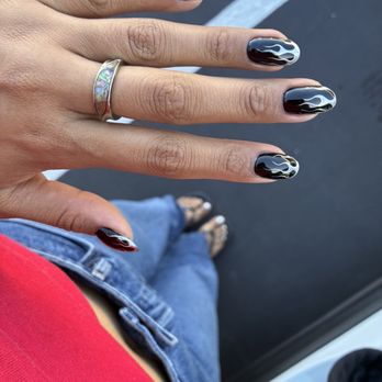Dara Studio Nail Art - silver chrome flames over black nails - Nail Salons Near Me - Hermosa Beach, California