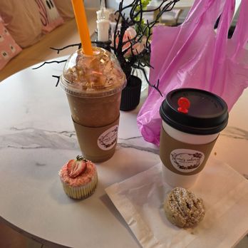 Vere’s Cakery - Coffees and pastries were absolutely the BEST... Starbucks and Terra Mia don't stand a chance. - Desserts Near Me - South Gate, California