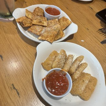 Olive Garden Italian Restaurant - Toasted Ravioli and Fried Mozzarellafried - Italian Near Me - Oxnard, California