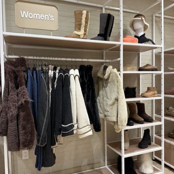 Ugg - Shoe Stores Near Me - Boston, Massachusetts Ugg - Shoe Stores Near Me - Boston, Massachusetts