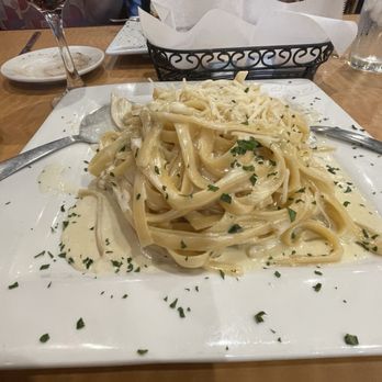 La Taverna - Fettuccine quattro formaggio - Italian Near Me - Spartanburg, South Carolina La Taverna - Fettuccine quattro formaggio - Italian Near Me - Spartanburg, South Carolina
