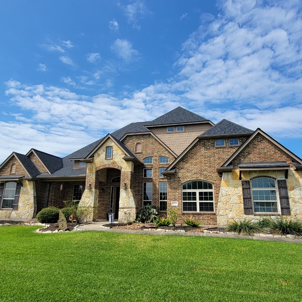 Slide of R&S Roofing