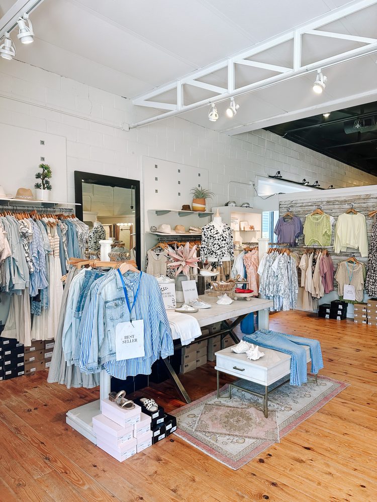 North & Main Clothing Company Logo