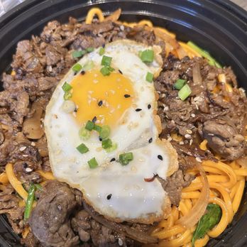 194 Eatery - Garlic Noodles Beef with egg - Asian Fusion Near Me - La Mirada, California 194 Eatery - Garlic Noodles Beef with egg - Asian Fusion Near Me - La Mirada, California