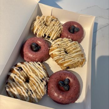 Daly's Donuts - Coffee & Tea Near Me - Chicago, Illinois