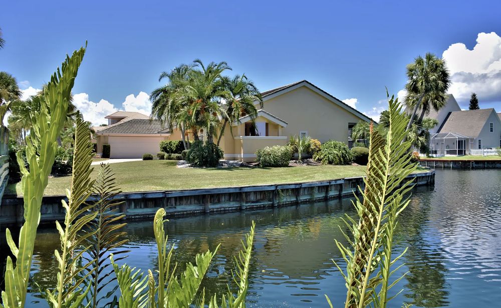 LISA VANLANDINGHAM RE/MAX AEROSPACE REALTY Updated July 2024 3230