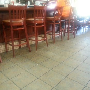 Sara's Diner - Dirt under the tables - American Near Me - Crystal River, Florida