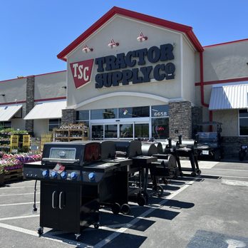 Tractor Supply - Livestock Feed & Supply Near Me - Las Vegas, Nevada