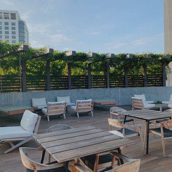 Wall Writers Coffee - Outdoor seating area - Coffee & Tea Near Me - Irvine, California