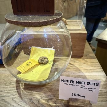 Borough Market - Truffle - Farmers Market Near Me - London, XGL Borough Market - Truffle - Farmers Market Near Me - London, XGL