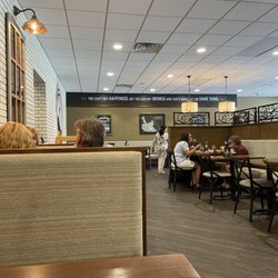 Another Broken Egg Cafe - Another Broken Egg Cafe, Williamsburg, VA: Store interior.