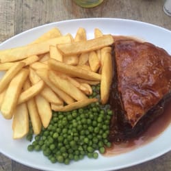 Farmers Arms St Merryn - St Austell steak & ale pie