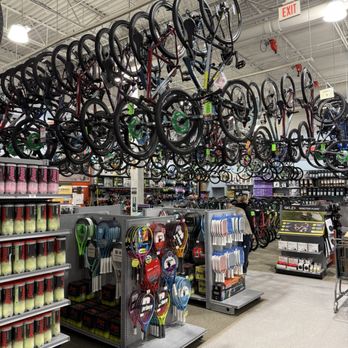 DICK'S Sporting Goods - Sports Wear Near Me - Paramus, New Jersey