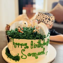Sweet Passions Bakery - Pastel de sus 11 años. Con temática de Fútbol... muchas gracias SWEET PASSIONS BAKERY