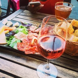 Les Caves de Reuilly - Planche Mixte, rosé et Deck and Donohue