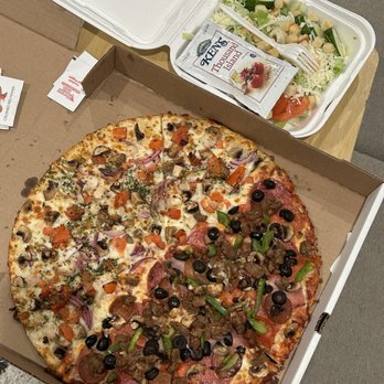 Straw Hat Pizza - Half the Works , Half garlicky chicken - Pizza Near Me - Fremont, California Straw Hat Pizza - Half the Works , Half garlicky chicken - Pizza Near Me - Fremont, California