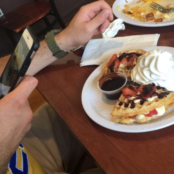 Eggs 'n Things - Waikiki Beach Eggspress - Breakfast & Brunch Near Me - Honolulu, Hawaii