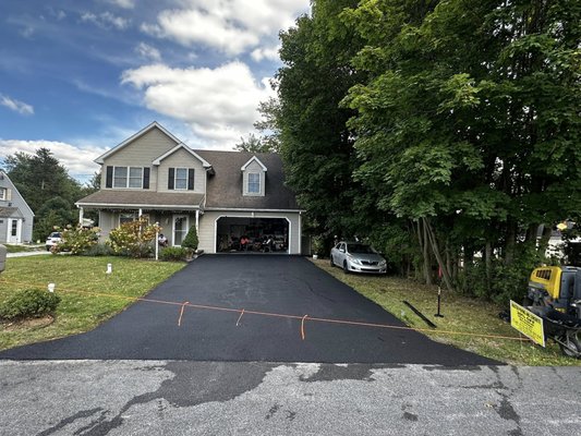Driveway Installation - New asphalt driveway installed using 4" of 9.5mm asphalt. Project was started and completed in 1 day.