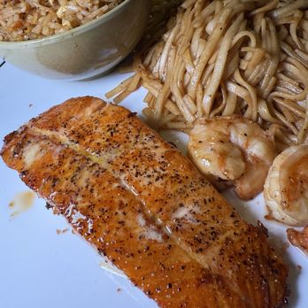 Chi Tung - Salmon - Chinese Near Me - Evergreen Park, Illinois