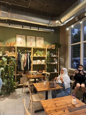 Magdalena Coffee & Houseplants by null