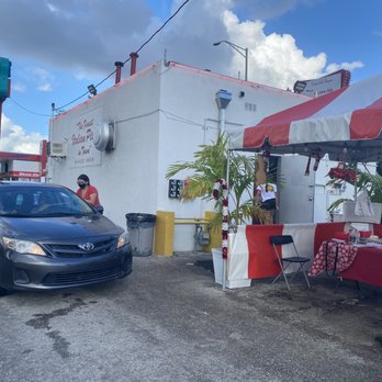 Frankie’s Pizza - Outdoor pick up - Pizza Near Me - Miami, Florida