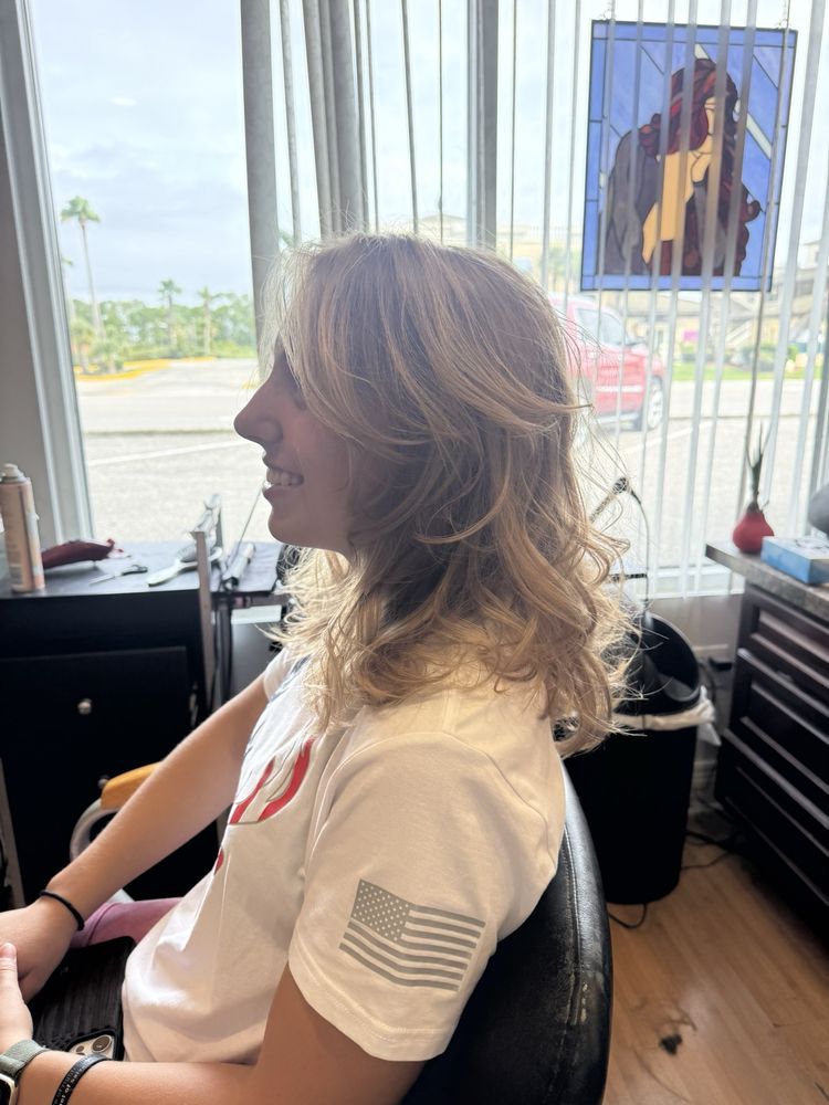 Jewel's Beach Salon Image