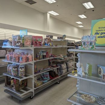 Marshalls - Clothing display - Department Stores Near Me - Saint Louis, Missouri
