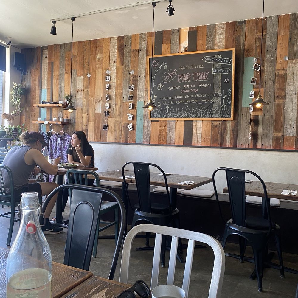 Summer Buffalo - Inside - Thai Near Me - Burbank, California Summer Buffalo - Inside - Thai Near Me - Burbank, California