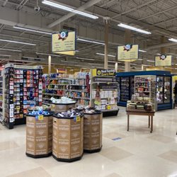 Hannaford Supermarket & Pharmacy - Inside