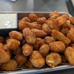 Moondog Pub & Grub - Cheese curds