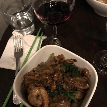 Der Krung - Shrimp pad See ew - Thai Near Me - New York, New York