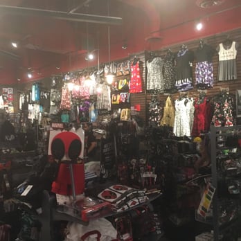 Hot Topic - Women's Clothing Near Me - Orlando, Florida