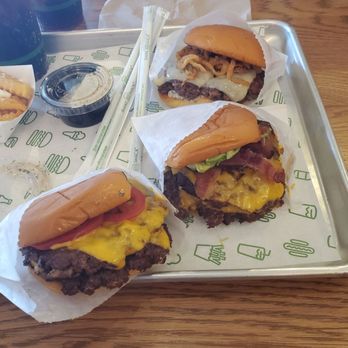 Shake Shack - El Paseo - Burgers Near Me - Palm Desert, California Shake Shack - El Paseo - Burgers Near Me - Palm Desert, California