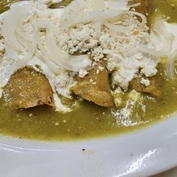 Lonchería La Rambla - Chicken enchaladas