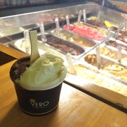 Medium cup, 75% cocoa and fior di latte gelato