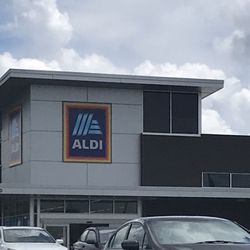 ALDI - Store entrance