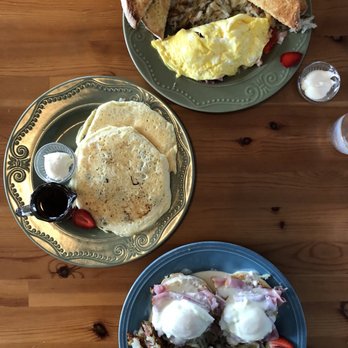 Handy Creek Bakery - omelet, eggs benedict and blueberry pancakes - Bakeries Near Me - Wheeler, Oregon Handy Creek Bakery - omelet, eggs benedict and blueberry pancakes - Bakeries Near Me - Wheeler, Oregon
