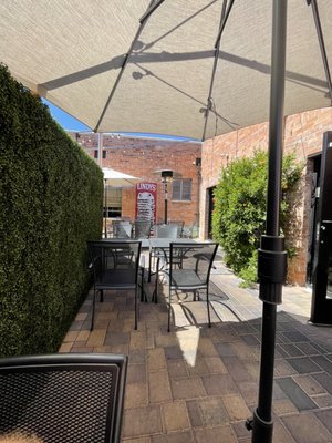 Lindy's on 4th by null