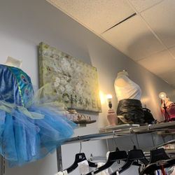 God's Way Thrift Stores - Decor