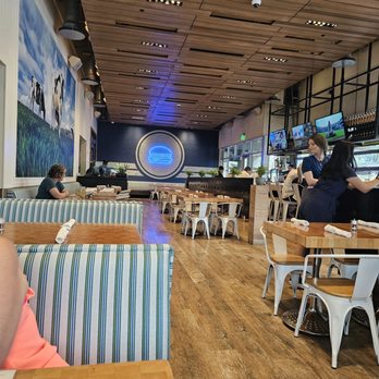 Zinburger - Decor - Burgers Near Me - Phoenix, Arizona