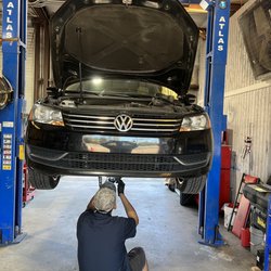 Autocon Motors Service Center - Coolant leak Diagnostic