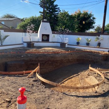 Tropical Breeze Custom Pools - tropical Breeze completing the dig for new backyard pool and spa - Pool & Hot Tub Service Near Me Tropical Breeze Custom Pools - tropical Breeze completing the dig for new backyard pool and spa - Pool & Hot Tub Service Near Me