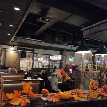 Logan's Roadhouse - Inside dining - Barbeque Near Me - Gallatin, Tennessee