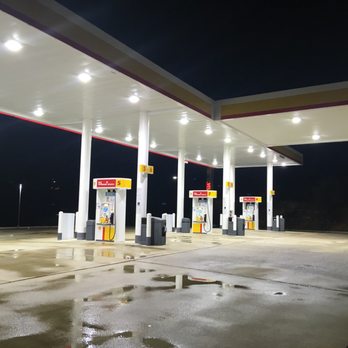 Fieldstown Shell - a gas station at night - Gas Stations Near Me - Gardendale, Alabama